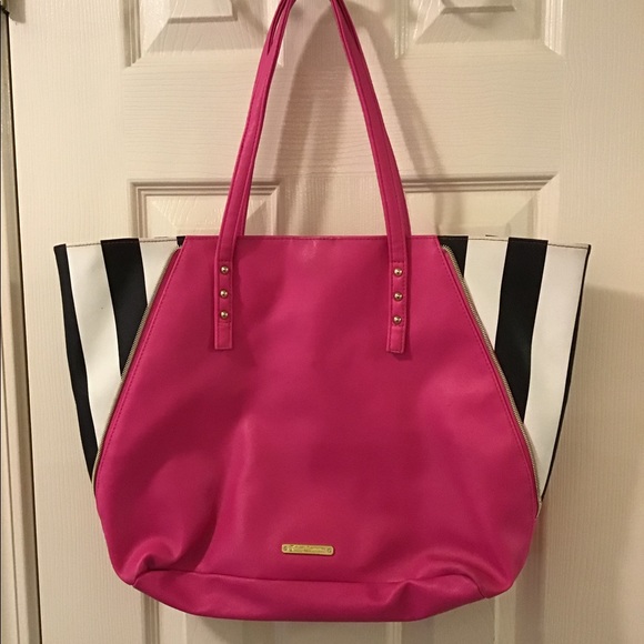 Juicy Couture Handbags - Juicy Couture tote